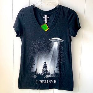 Classic sci-fi V-neck alien ‘I Believe’ tshirt size Medium